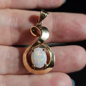Amazing 14k opal pendant! Stamped 14k and 585. This opal is absolutely amazing.